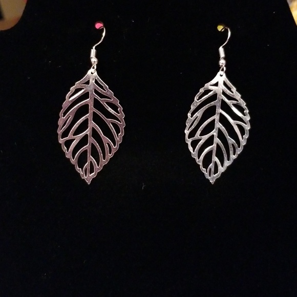 Jewelry - LAST 1🆕️Silver leaf earrings